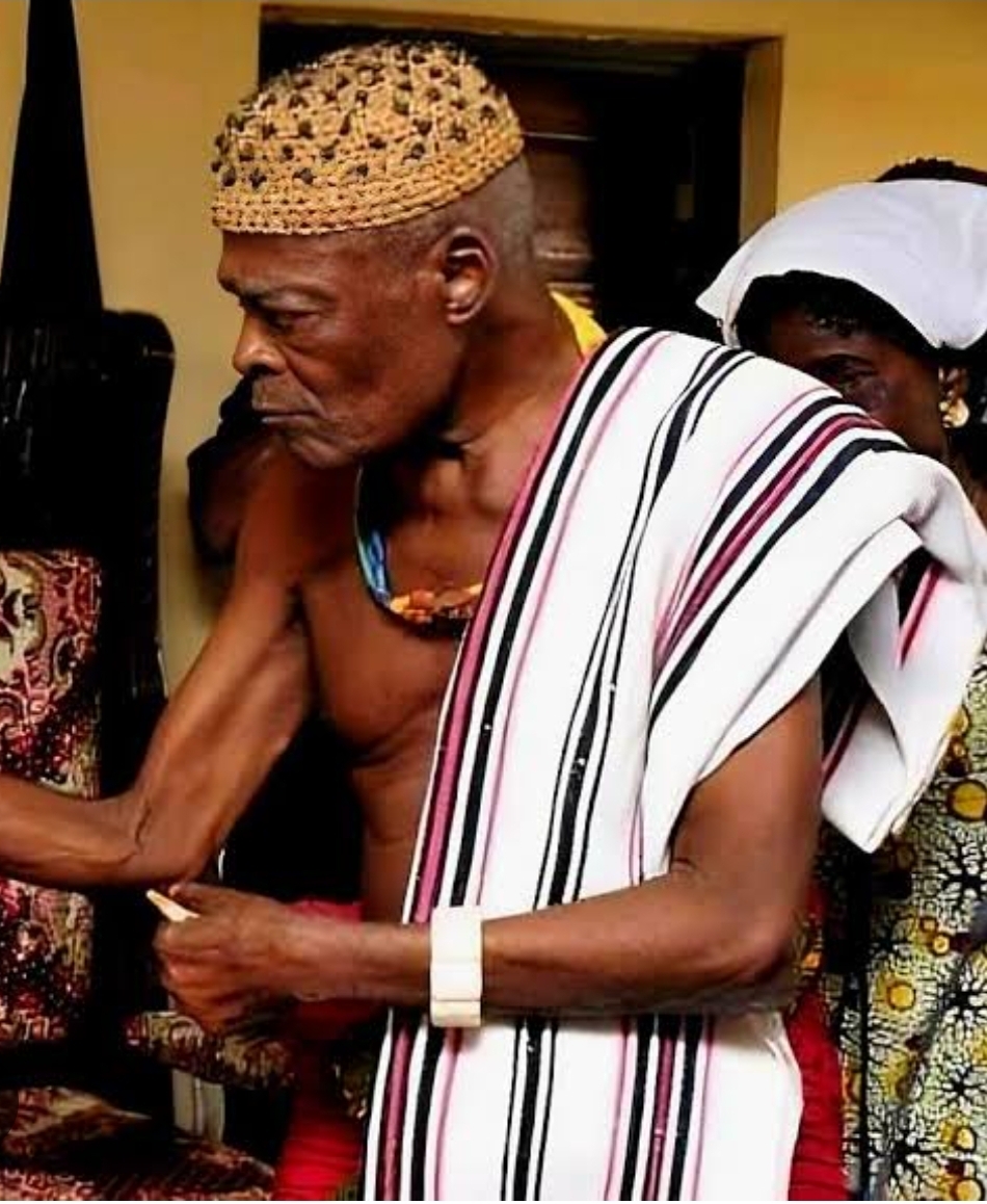 THE GENEALOGY OF THE OBOL LOPON ROYAL STOOL DYNASTY.